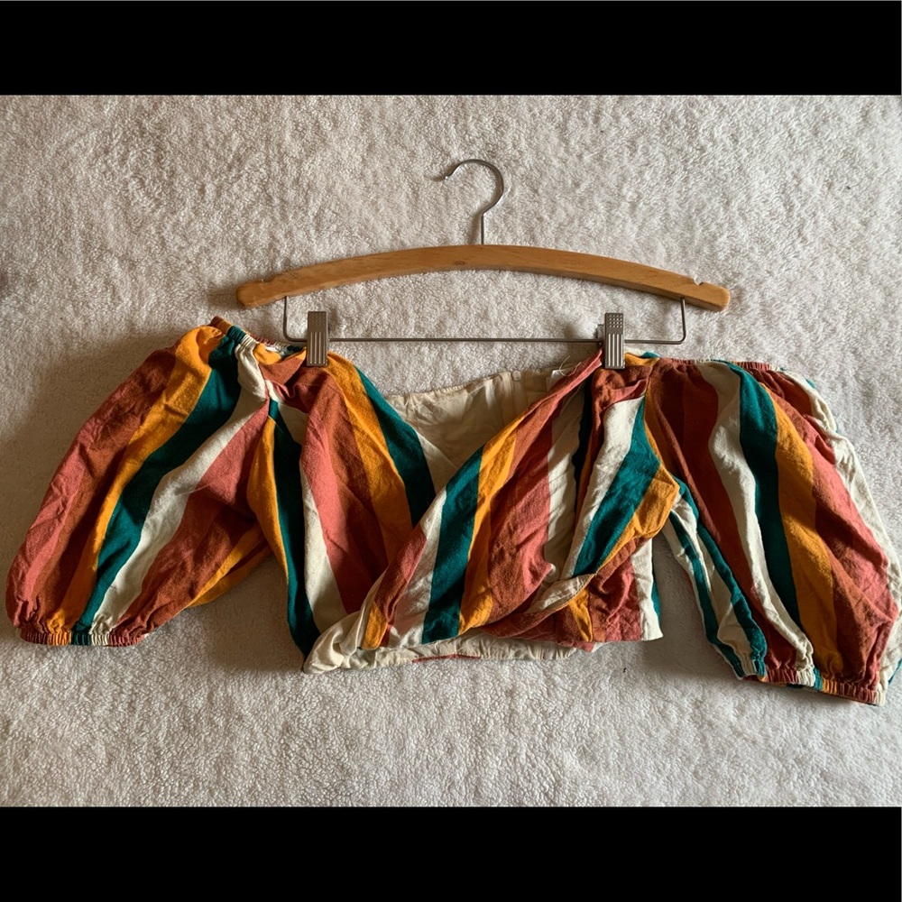 Women’s puffy off the shoulder top